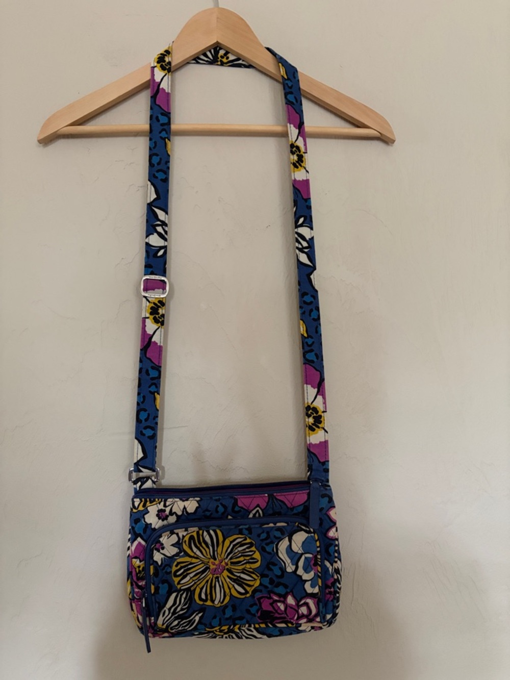 Vera Bradley African Violet Crossbody Purse. Excellent Condition!
